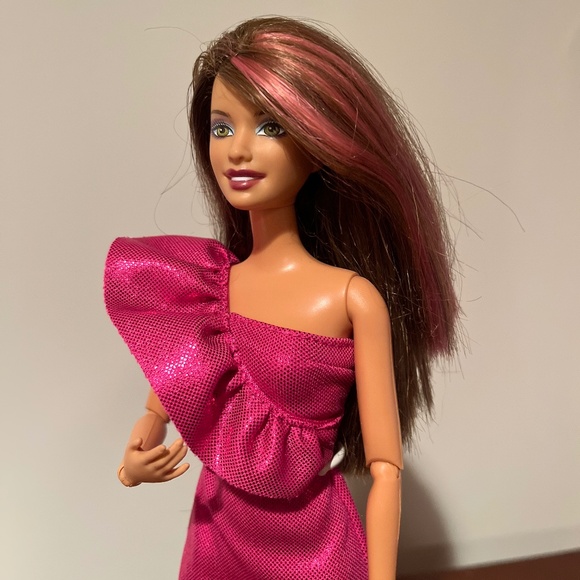 Barbie Doll 2009 Fashionistas Sassy - Picture 3 of 8